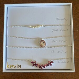 Kevia Necklace Set